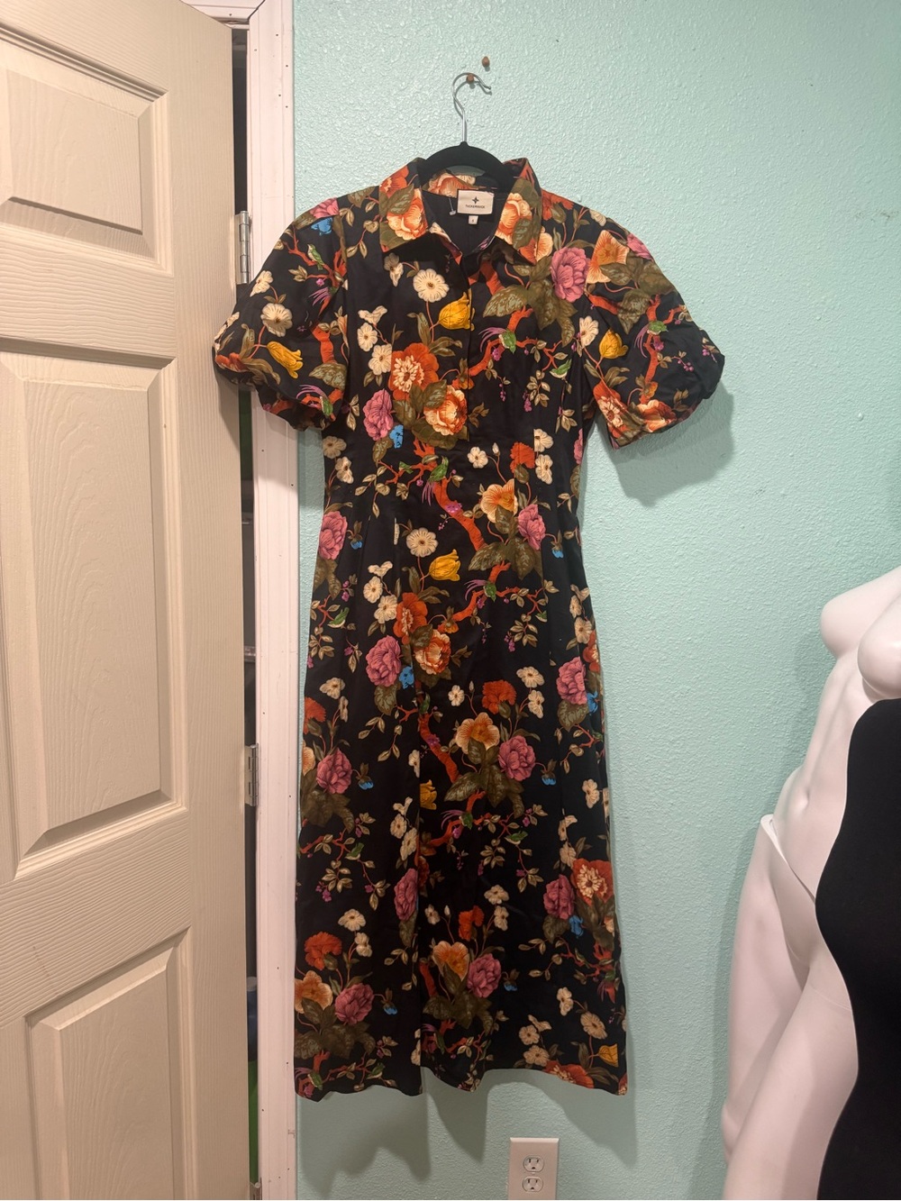 Tuckernuck Baroque Floral Delaney Short Puff Sleeve Maxi Dress